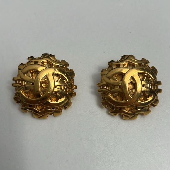 Chanel Earrings Clip ons 1 1/8” - Picture 4 of 5